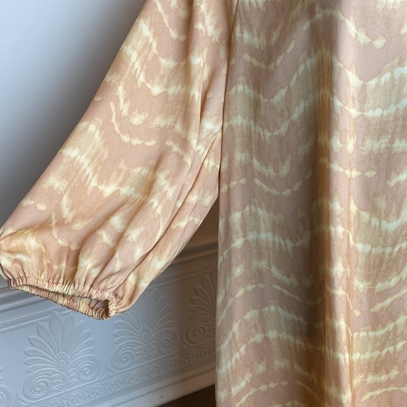 Simply Vera VeraWang Size Small Spring Peach V-Neck Top - Picture 3 of 10